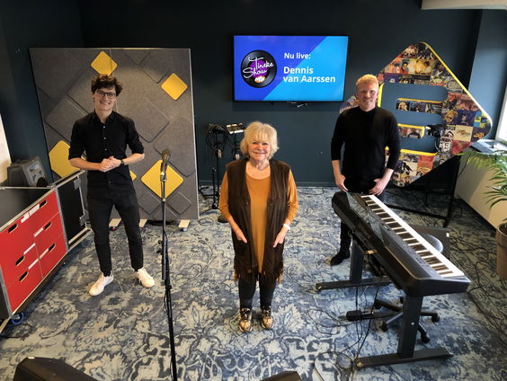Live in TinekeShow Dennis van Aarssen!