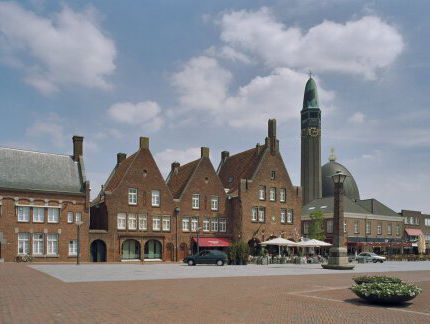 Waalwijkse stadsdichter Joep Trommelen te gast