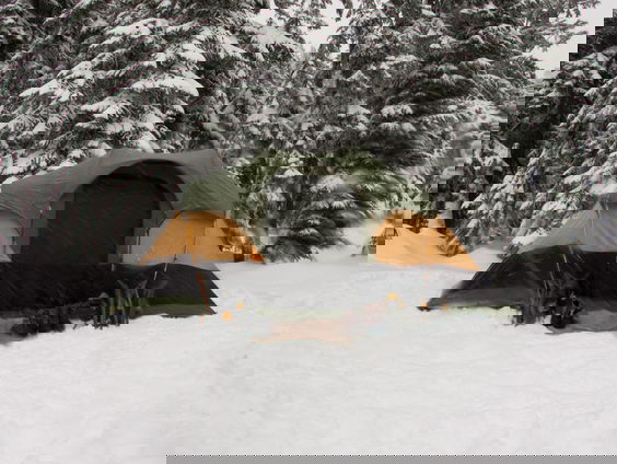 Kamperen in de sneeuw? Sabine Wolters doet het gewoon!