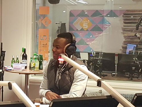 Gershwin Bonevacia leest een gedicht voor Sint Maarten