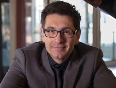 pianist Christoph Völcker schuift aan