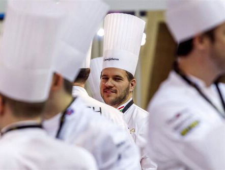 Bellen met de coach van het Nederlandse team op de kookwedstrijd Bocuse d'Or