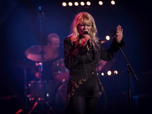 Manuëla Kemp zingt 'Koud In Mijn Hart'