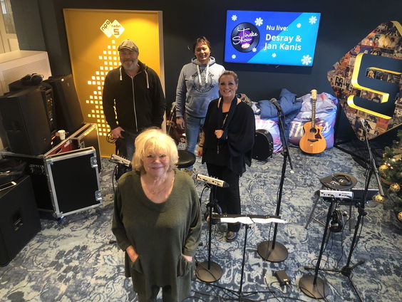 Desray en Jan Kanis zorgen voor een kerstsfeer in TinekeShow!
