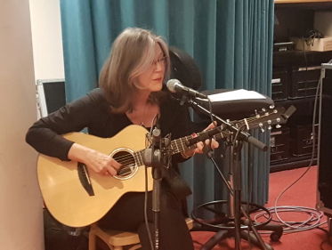 Lenny Kuhr speelt live 'Mijn moedertaal'