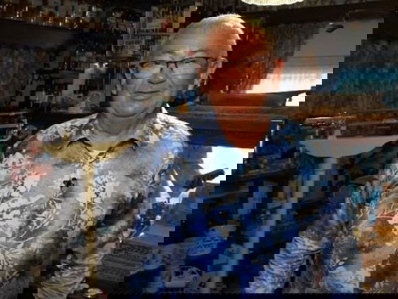 Hans Koolen zoekt een bestemming voor zijn bijzondere drogisterij verzameling