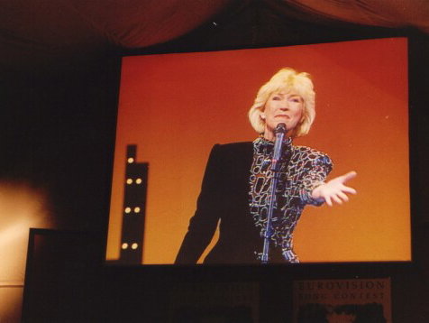 Willeke Alberti zoekt haar Songfestivaljurk.