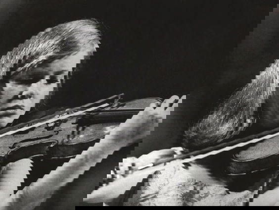 De 17-jarige Emmy Verhey staat in de finale van het prestigieuze concours in Moskou (1966)