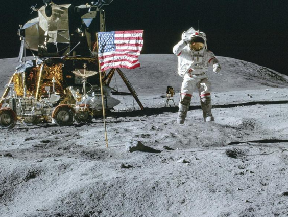 Is de maanlanding opgenomen in een filmstudio?