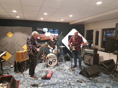 Ocobar live met How do you do