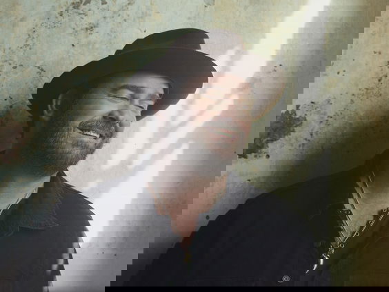 Country Roads: Lee Brice