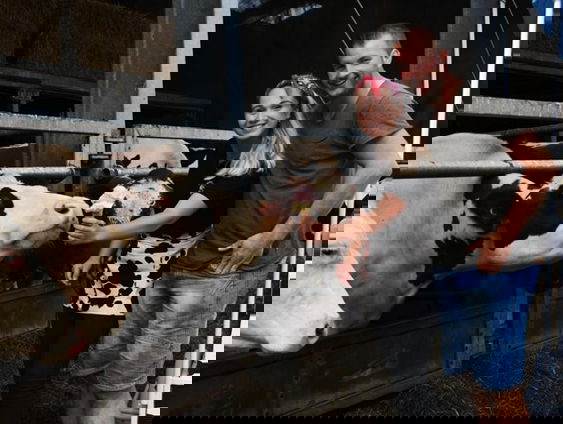 Demi Olsthoorn is IJsboerin: ze maakt ambachtelijk ijs van het melk van haar 200 koeien!