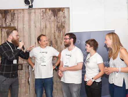 Een Friese app om social te zijn.... in de trein