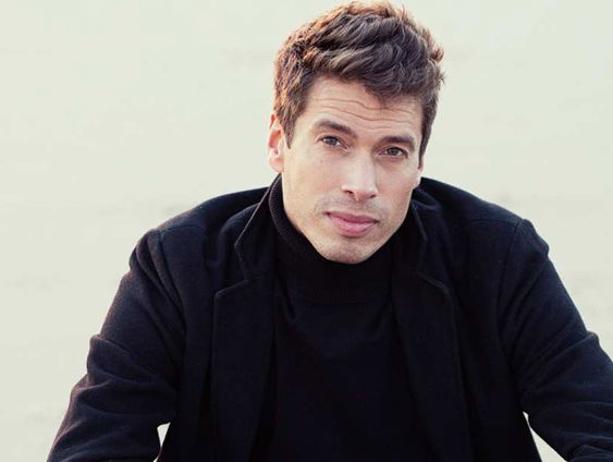 Daniel Dekker belt met Sjors van der Panne over zijn nieuwe single 'Dan Maken We Het Land'.