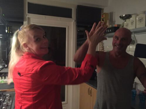 Astrid de Jong verrast iemand met een radio!