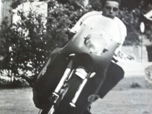 Bertus Leusink zoekt meisje van motorongeluk deel 1