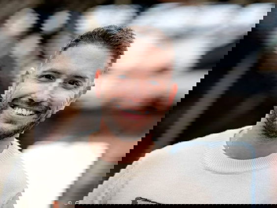 Rolf Sanchez schoof aan om te praten over zijn nieuwe single 'Increíble'