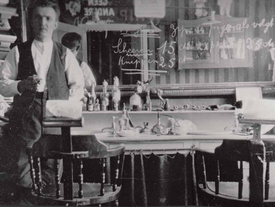 Kapsalon Peels in Eindhoven bestaat morgen 100 jaar!