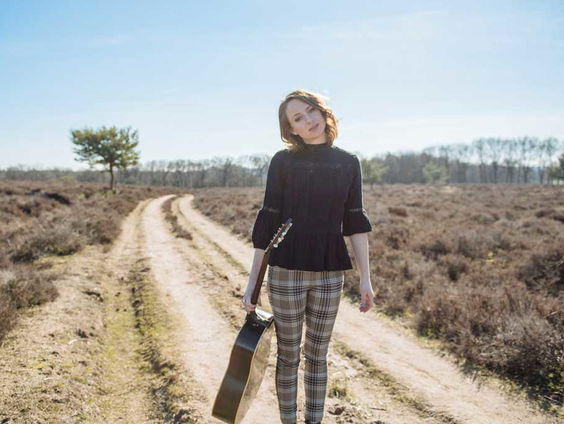 Stephanie Struijk aan de telefoon over haar nieuwe album 'Fijn Zo'