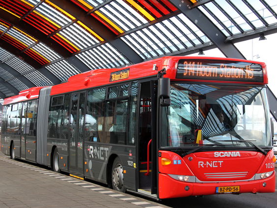 Buschauffeurs in Rotterdam brengen positief coronalied