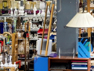 Zoeken op straat naar mooie spullen