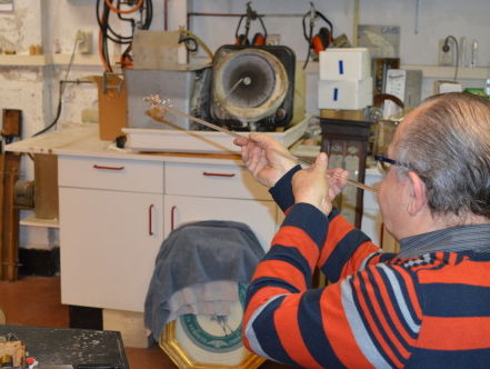 De luchtdruk stijgt in Schiedam, op bezoek bij Rose Barometers