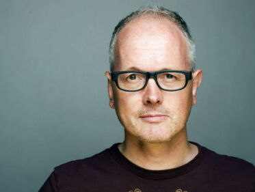 Kees van Amstel is een bange jongen die enge dingen doet