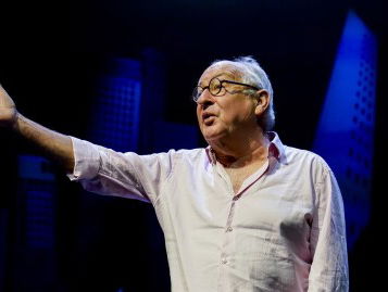 Youp van 't Hek weet nu al hoe zijn laatste oudejaarsconference gaat heten