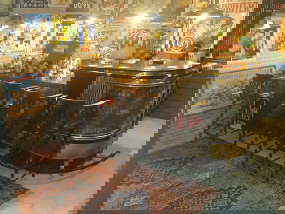 Beroepsverzamelaar Michiel Luchtenberg met een heus reclamemuseum!