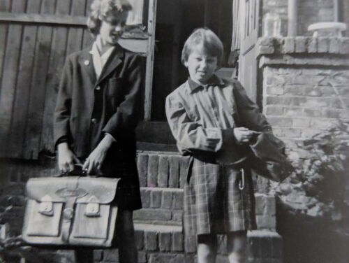 Monique van Dooren zoekt 4 zussen Zonneveld deel 2