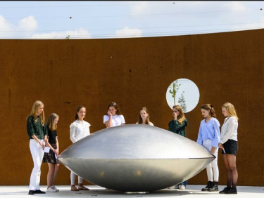 Denk eens aan het verdriet van een ander!