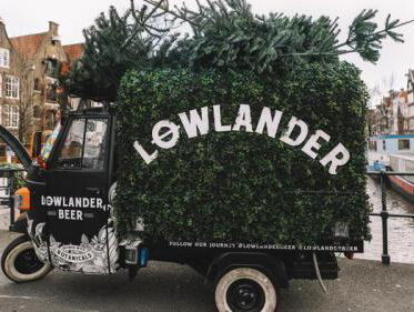Frederik brouwt bier van je oude kerstboom