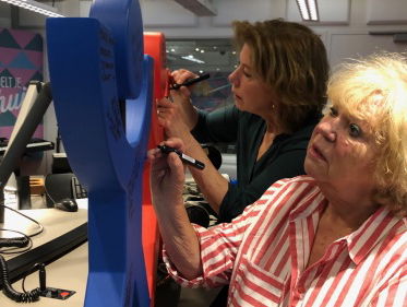 Buddy's van KWF (poppen) in de studio