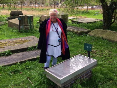 "Als jood kun je twee keer sterven. Lichamelijk... en als mensen je naam vergeten."