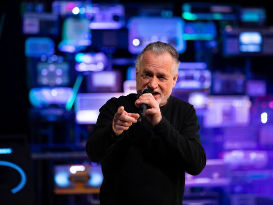 George Baker treedt live op, iets wat hij erg heeft gemist