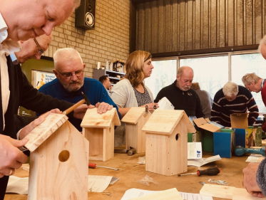 Vogelshuisjes tegen de eikenprocessierups
