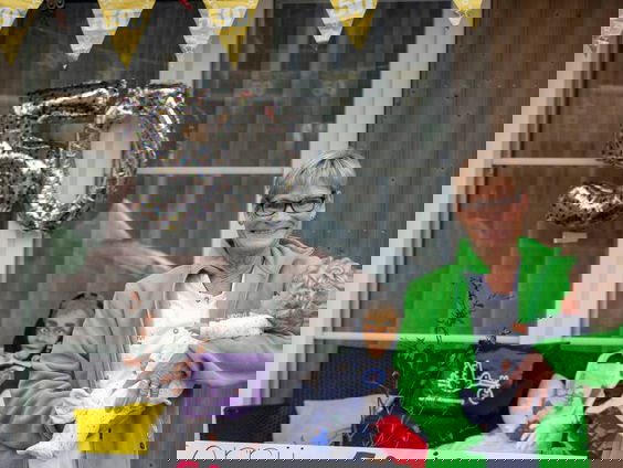 Corry viert haar 50-jarig jubileum als kraamverzorgster!