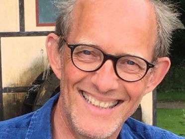 Peter roept op om na te denken over de oorsprong van onze kleding