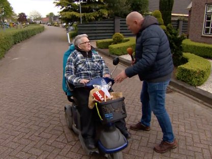 Riek gaat 4 weken op pad met haar scootmobiel om geld in te zamelen