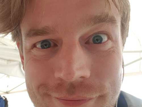 Thomas komt over de finish