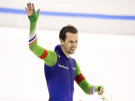 Stefan Groothuis leert vluchtelingen schaatsen