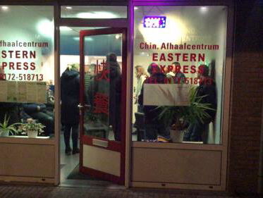 Woubrugge massaal aan de nasi om Chinees restaurant te redden