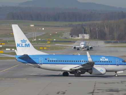 Wat doet een Boeing 747 's nachts op de snelweg?