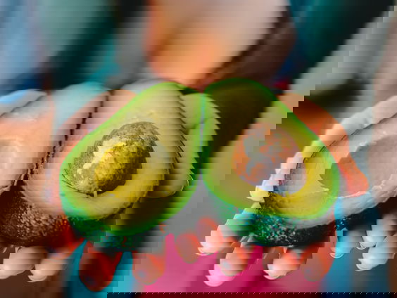 Avocado: snij niet in je vingers