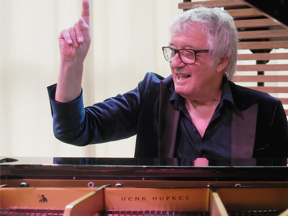 Peter Vlietstra: 'Ik heb geen hotelkamers vernield maar wel een zangeres uit de band zwanger gemaakt.'