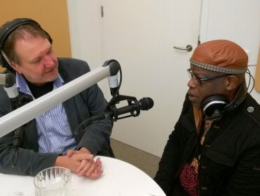 Edgar Burgos over Miriam Makeba