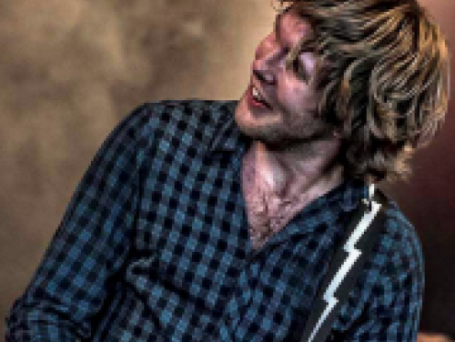 Normaal gaat weer optreden! Zo klinkt Oerend hard in de versie van Kevin Raayman (De Boetners)