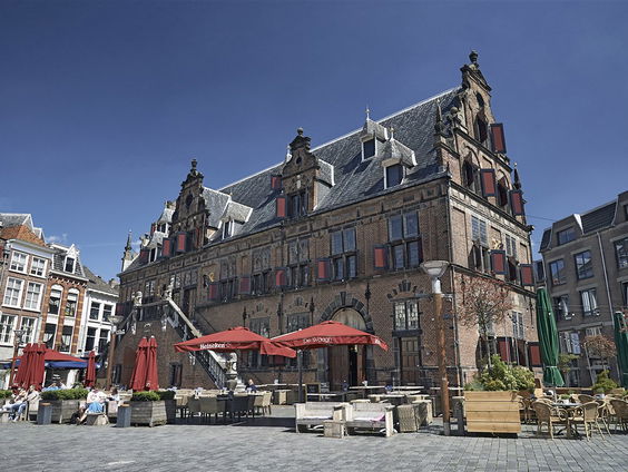 Tessa de Loo trekt toeristen naar Nijmegen met roman