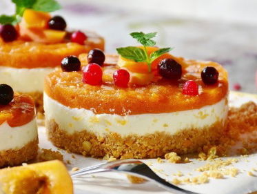 Corine verrast haar man met cake