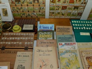 Verzamelaar schenkt onderwijsspullen aan museum